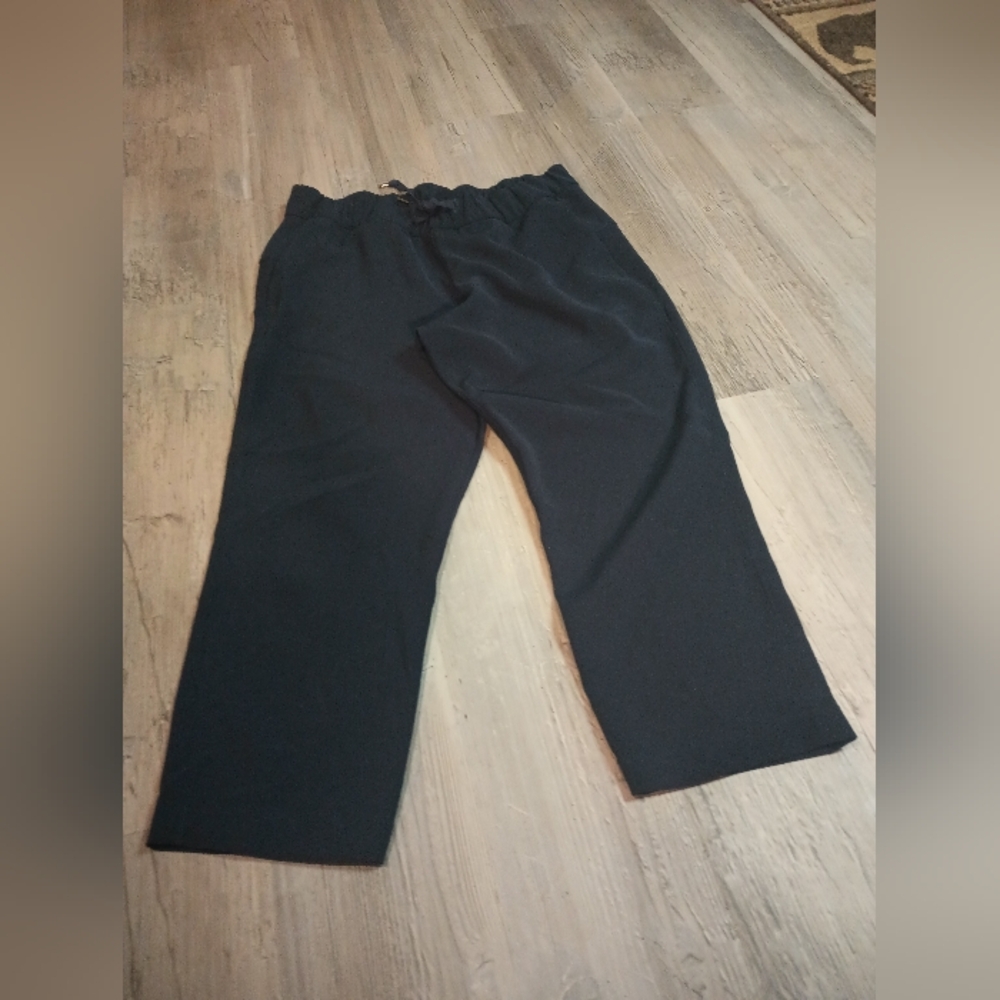 lululemon athletica Navy Cropped Pants Size 8